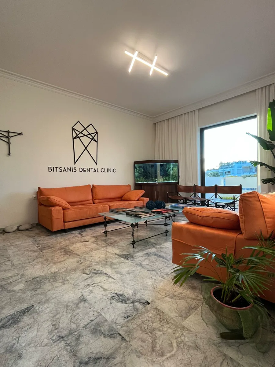 Χώρος αναμονής – Bitsanis Dental Clinic Γλυφάδα